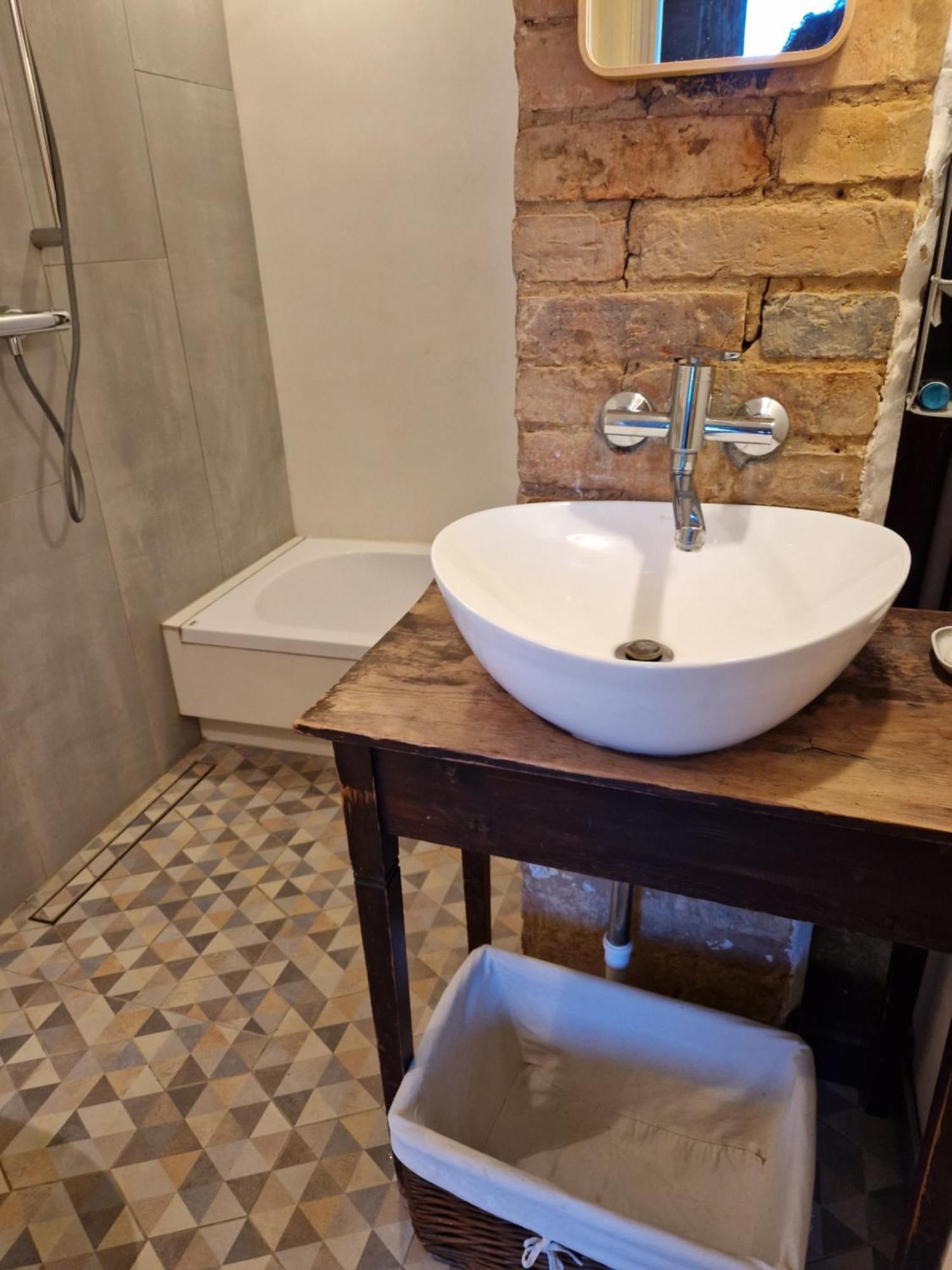 Hillside View House With Garden, Private Parking, Quiet Location - 12 Min To Old Town Anytime, Long Welcome Holiday home Vilnius