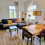 Hillside View House With Garden, Private Parking, Quiet Location - 12 Min To Old Town Anytime, Long Stays Welcome