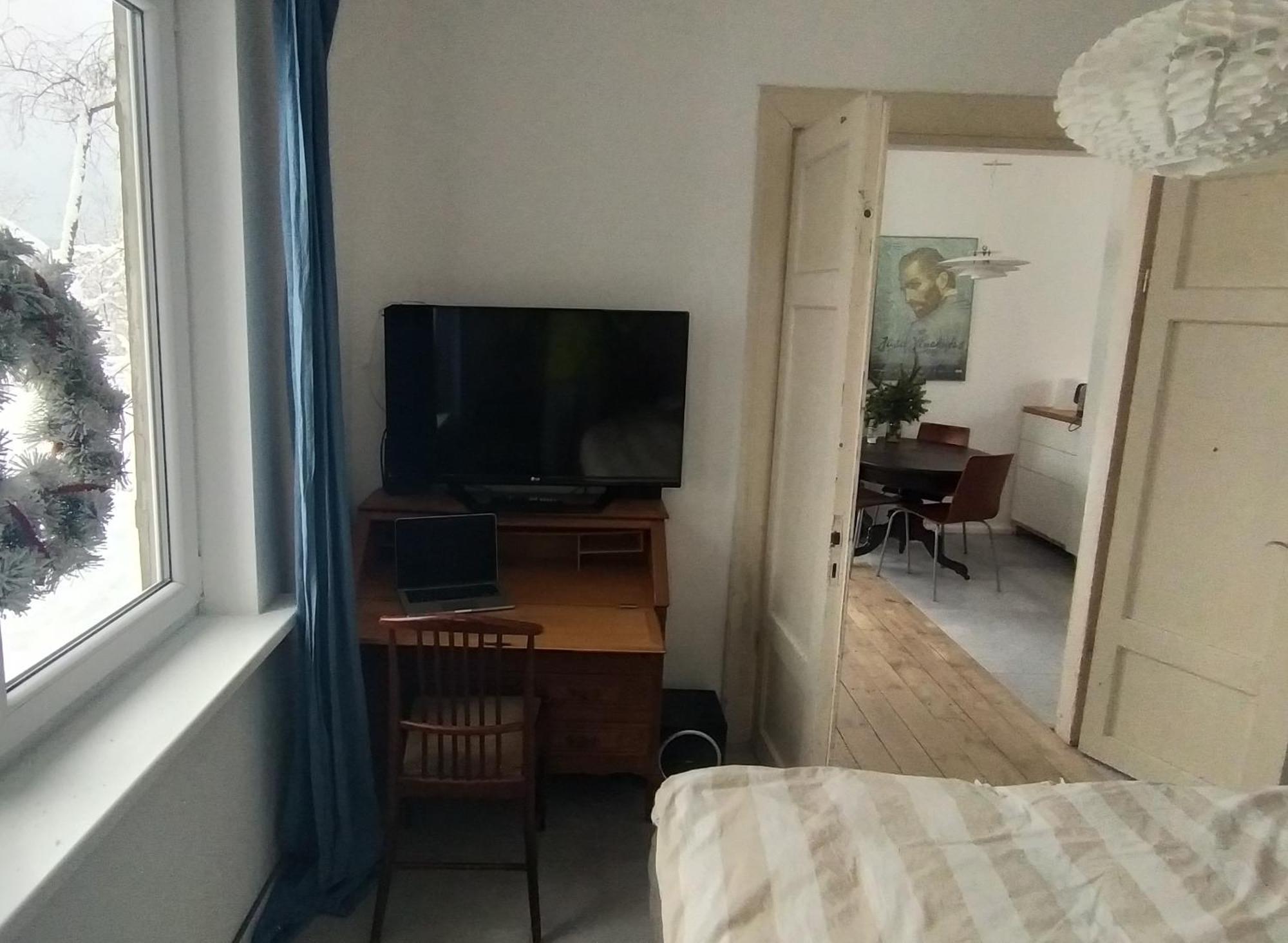 Hillside View House With Garden, Private Parking, Quiet Location - 12 Min To Old Town Anytime, Long Welcome * VNO